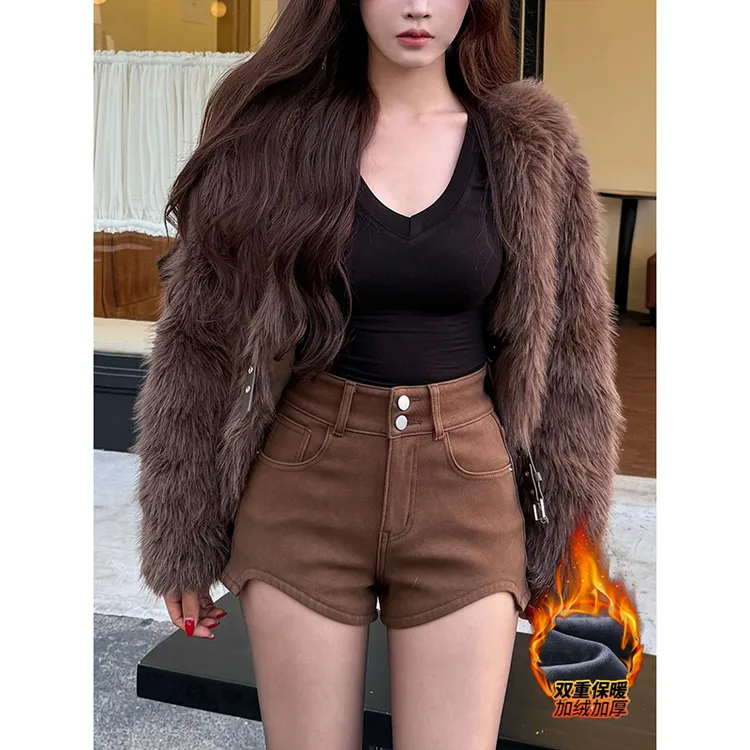 咖色简约加绒不规则弧形牛仔短裤女2025冬季新款高腰显瘦包臀热裤