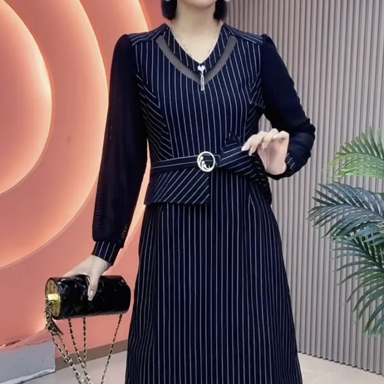2025早秋新款长袖条纹气质显瘦中长款裙子减龄百搭女士连衣裙时尚