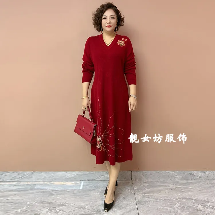 中老年妈妈洋气重工烫钻绣花针织连衣裙气质V领减龄时尚中长裙子