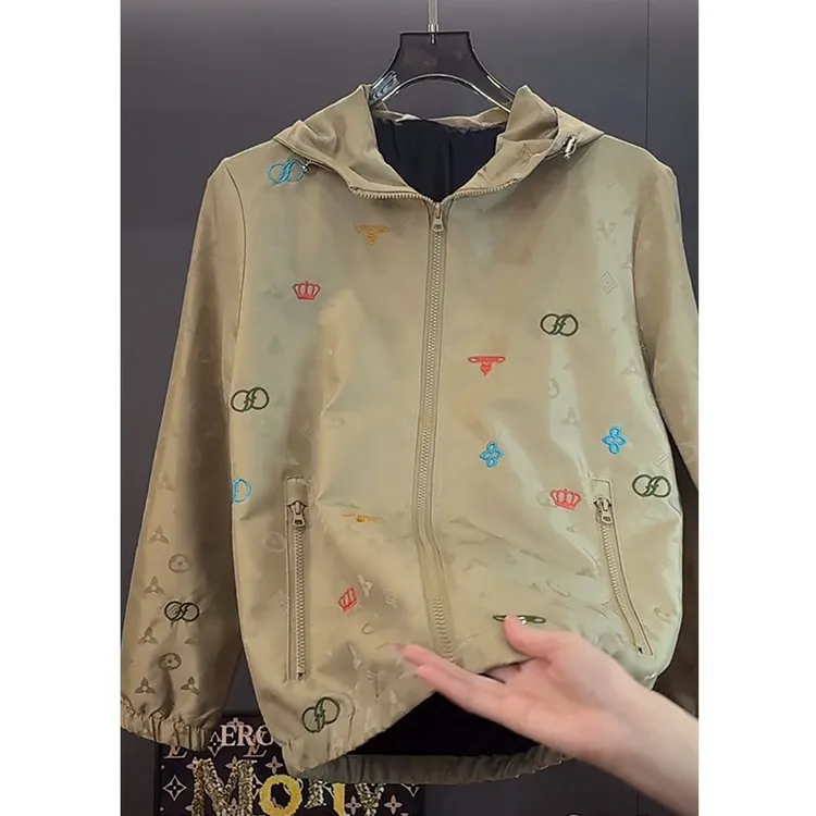 欧货轻奢高定大牌男装外套2025秋新款字母烫印修身连帽长袖冲锋衣