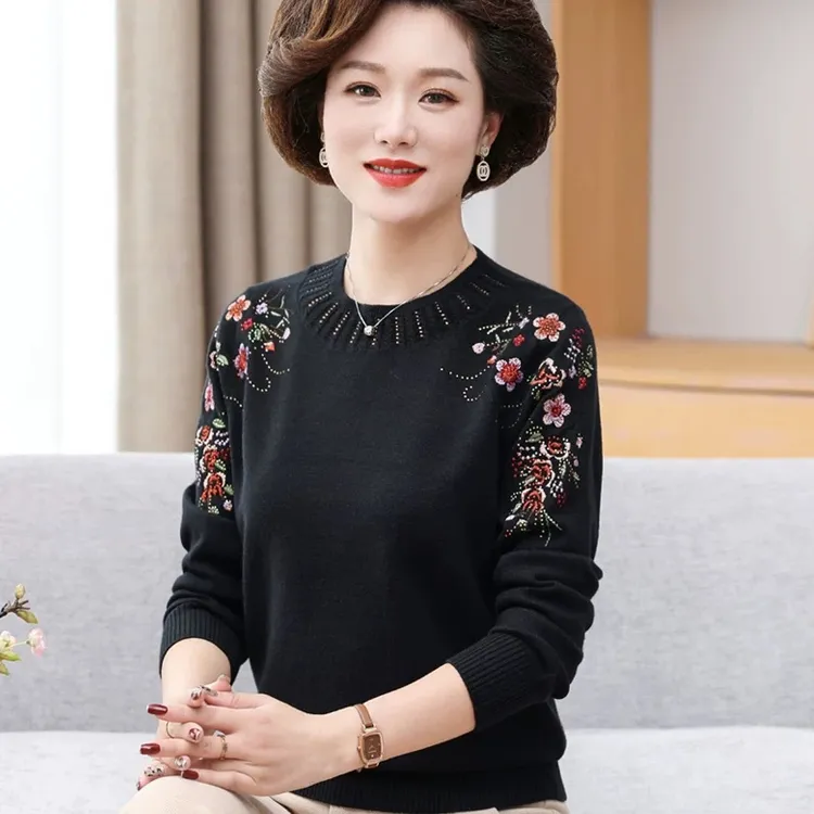 中老年人秋冬黑色大码圆领毛衣妈妈装长袖宽松上衣针织绣花打底衫
