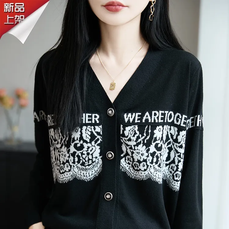 品牌冬季新款秋季V领黑白撞色提花针织衫洋气百搭减龄女士上衣服
