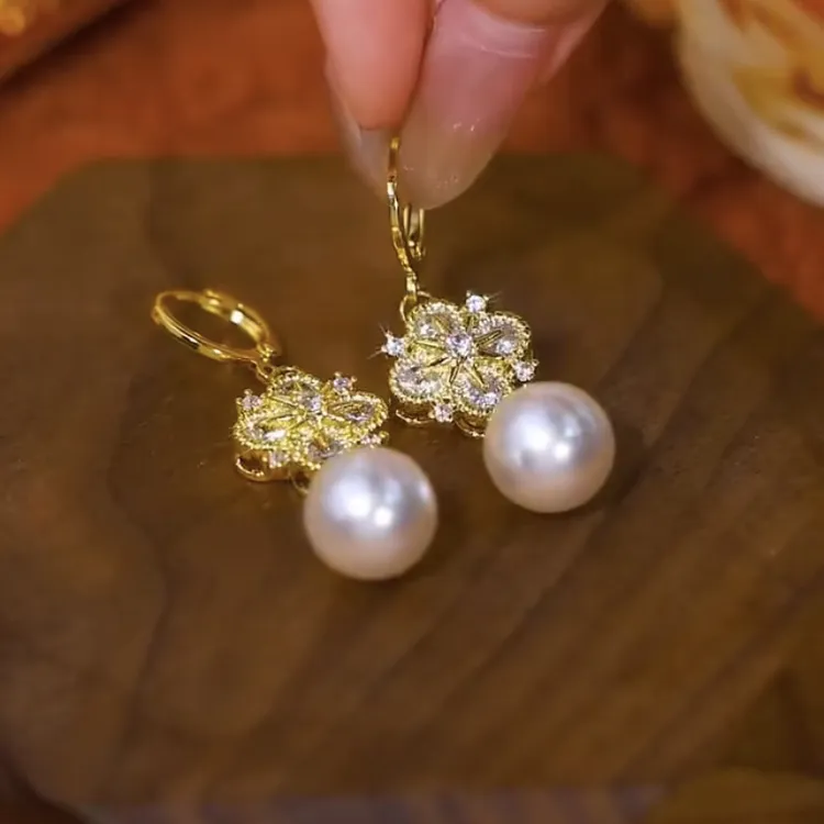 铜合金合成锆石耳饰 水晶花朵珍珠新款小众设计时尚气质轻奢耳饰