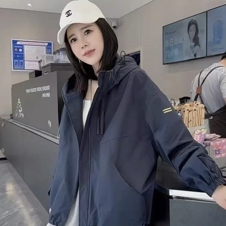 连帽女短外套黑色连帽女式冲锋衣