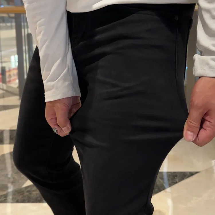 2025秋冬新款小脚裤高端男士黑灰牛仔裤百搭休闲修身显瘦长裤