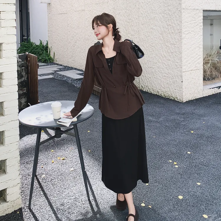 轻熟慵懒风氛围感套装裙女2025春秋新款V领抽绳上衣吊带裙两件套