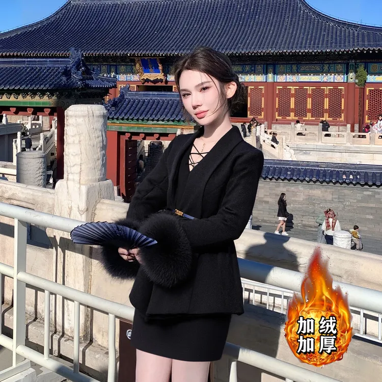 B2025秋冬季新款百搭圣诞战袍修身显瘦洋气套装网红短裙JT0228