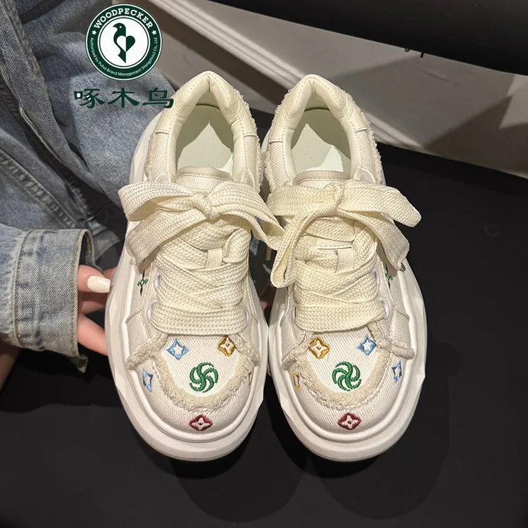 啄木鸟2025新款通用皮革拼接刺绣防滑女子休闲鞋百搭透气复古小众