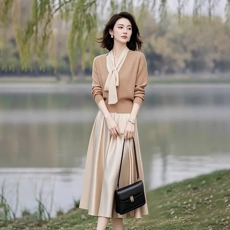 中年妈妈针织套装2025春秋气质韩版洋气系带上衣缎面半身裙两件套