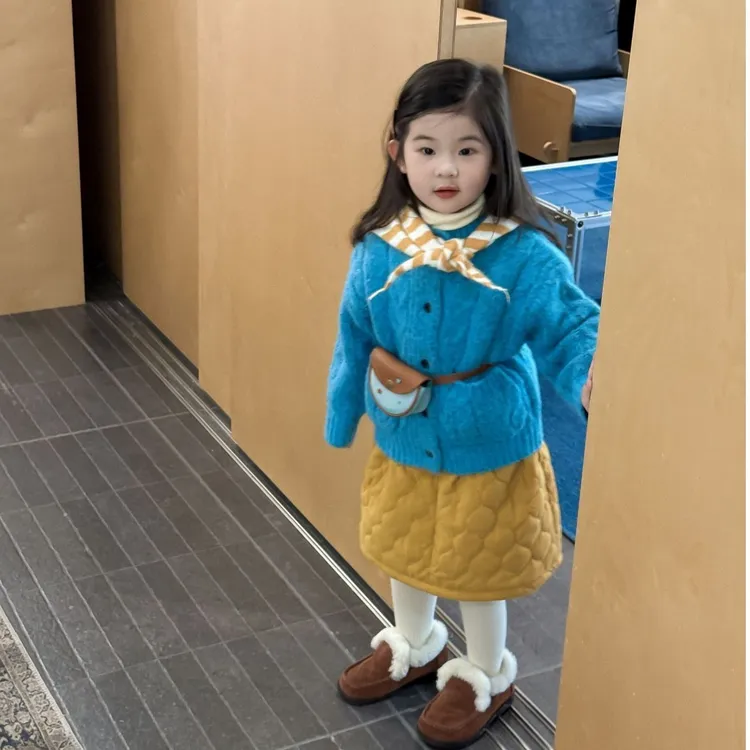 可爱超萌儿童衣服2025冬季新款韩版女童蓝色毛衣+夹棉半身裙套装