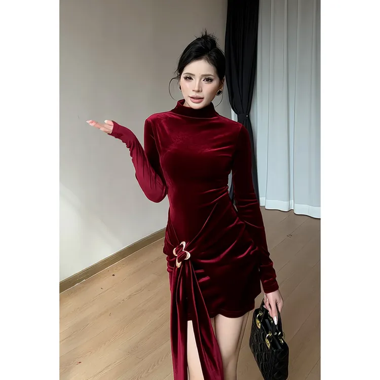 半高领红色丝绒长袖连衣裙女设计感短裙气质复古包臀裙