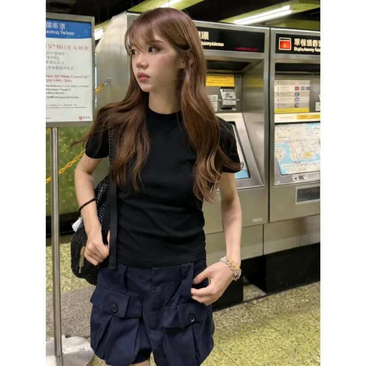 气质复古圆领短款t恤女2025年夏季黑色休闲百搭辣妹慵懒风上衣ins