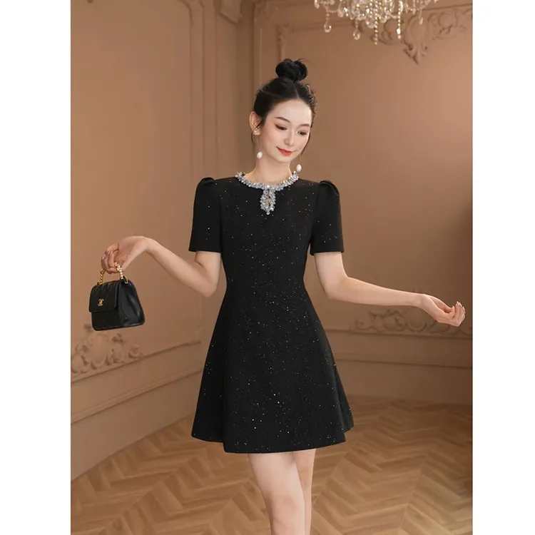 新款法式设计感赫本风气质小黑裙名小众收腰时尚显瘦连衣裙D1606