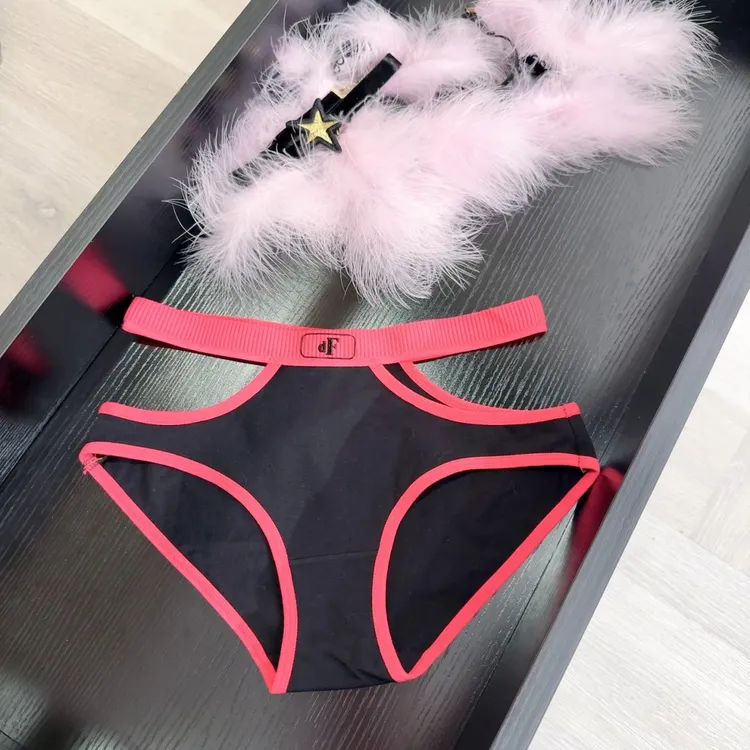 热辣甜酷舒适无痕少女细带多巴胺穿搭棉款女内裤