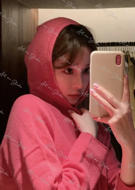 【100澳羊毛】马卡龙色系无缝超显白绵软连帽卷边针织上衣w24336