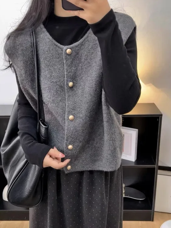 温柔系单排扣金扣子气质百搭针织马甲背心女秋冬叠穿内搭坎肩上衣