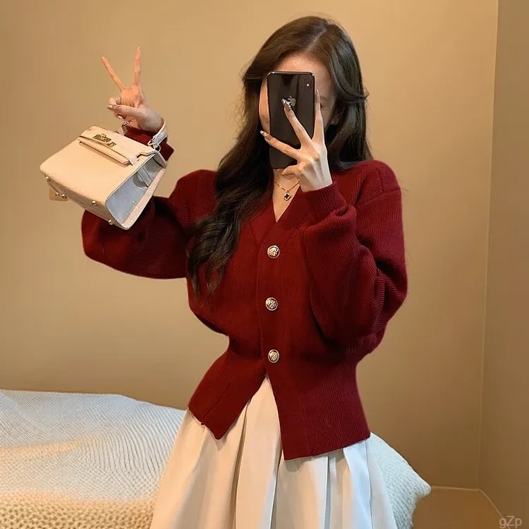 法式小香风红色毛衣洋气显白慵懒风v领针织衫外套感收腰上衣