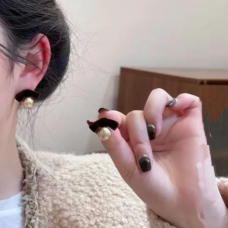 法式蝴蝶结珍珠耳环2025新款爆款秋冬高级感气质轻奢小众耳钉