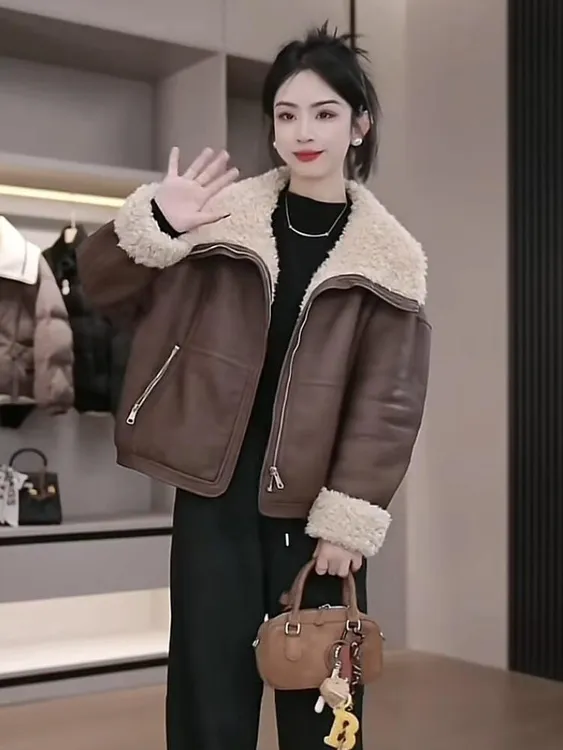 韩版大翻领短款毛毛皮毛一体外套女冬2025新款PU皮加厚夹克上衣
