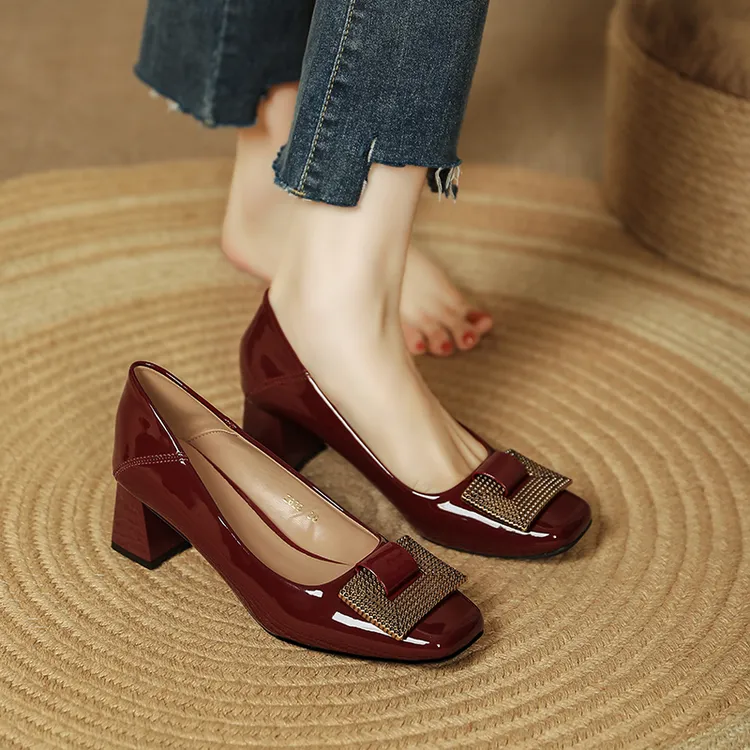 法式高跟鞋不累脚2025秋季新款酒红色婚鞋漆皮方头浅口粗跟单鞋女