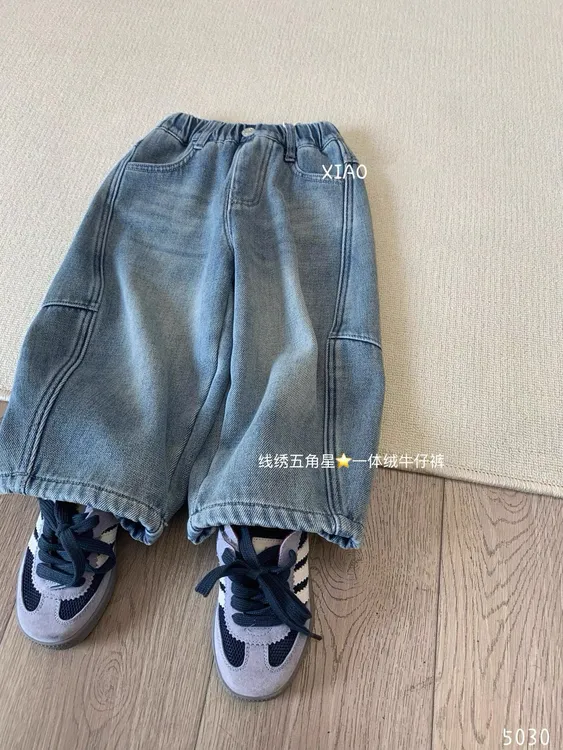 25冬季新品一体绒韩版柔软牛仔裤五角星弯刀裤浅色男女童保暖裤子