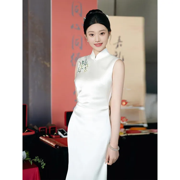 新中式古法旗袍轻奢高级感2025夏季订婚礼服女小众国风白色连衣裙