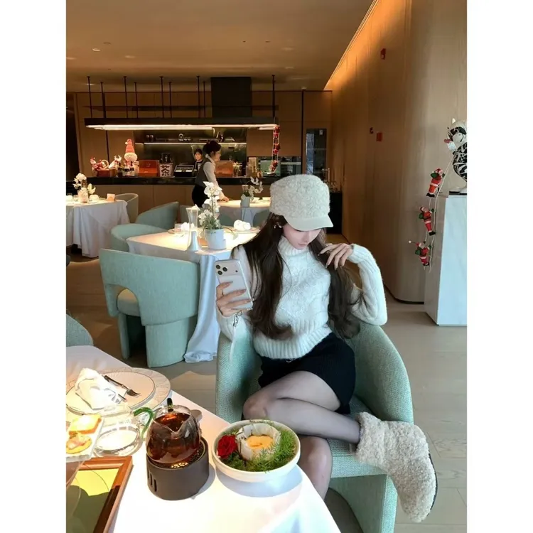 曼曼【甜糯圣诞】蕾丝缀饰菱纹半高领毛衣汉服251217#