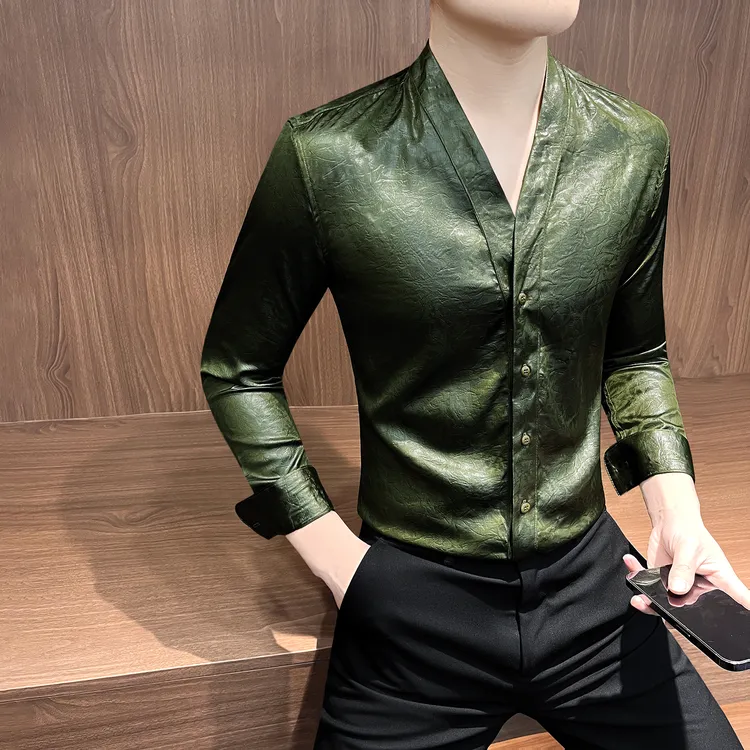 v领衬衫男款长袖痞帅高级感涂层秋冬压花休闲2025新爆款男士衬衣