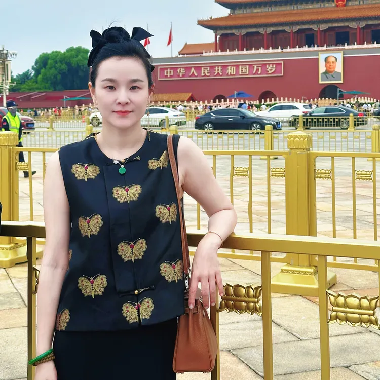宋锦桑蚕丝黑金蝴蝶马甲上衣