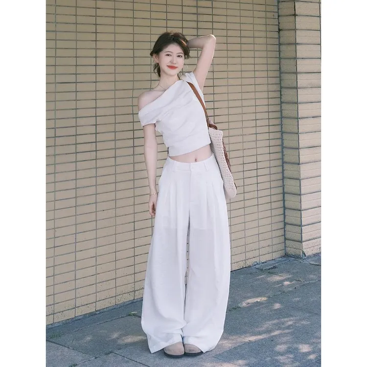 2025超火夏装一整套韩系高级感运动休闲减龄斜肩短袖阔腿裤两件套