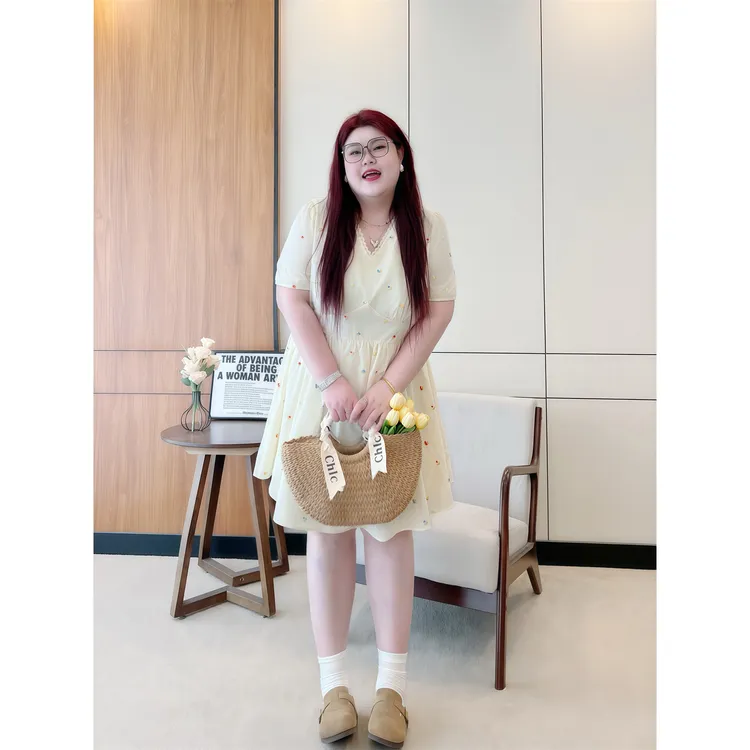 大码女装夏季花契200斤胖mm法式V领显瘦泡泡袖碎花连衣裙14382