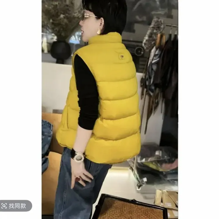 《越穿越爱马甲》新款8501宽松马甲白鸭绒女装保暖无袖马甲轻薄百搭