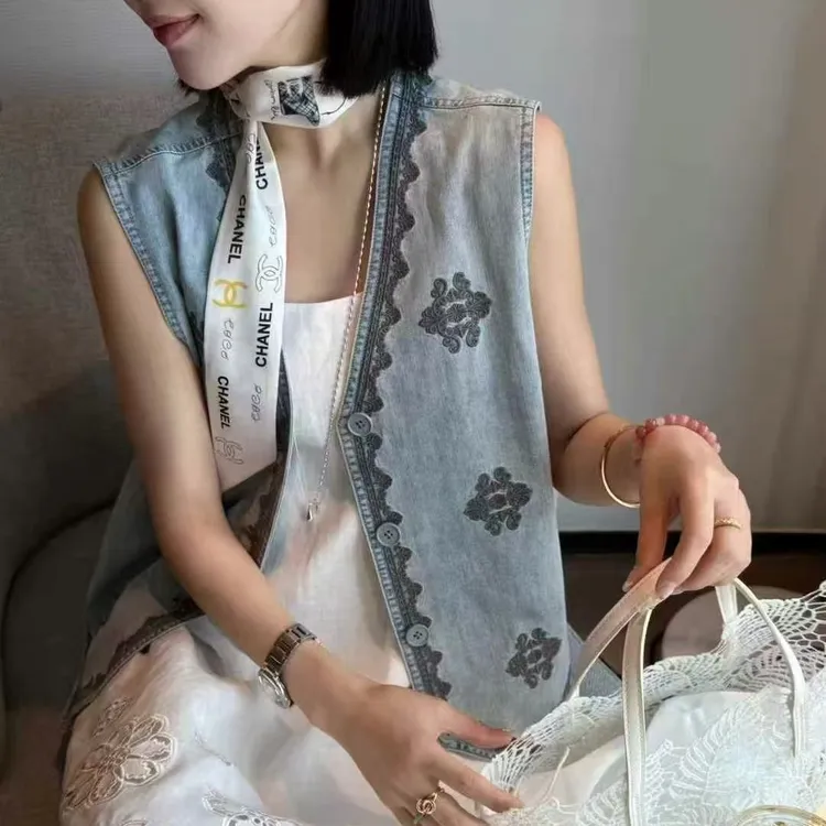 欧洲站高级感V领刺绣单排扣牛仔马夹女2025夏季新款时尚马甲外套