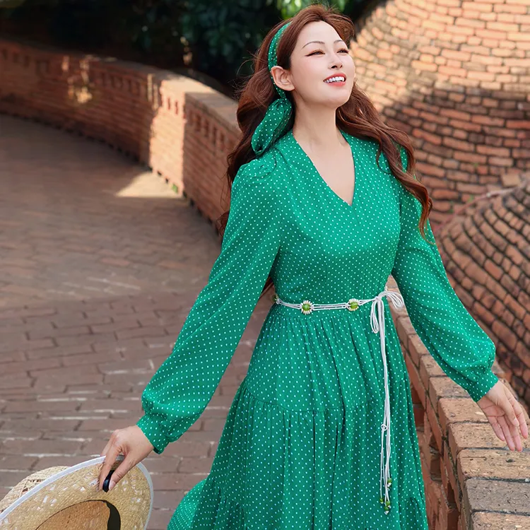 理想三旬旅行女装法式复古V领文艺波点长袖超大裙摆连衣裙长裙