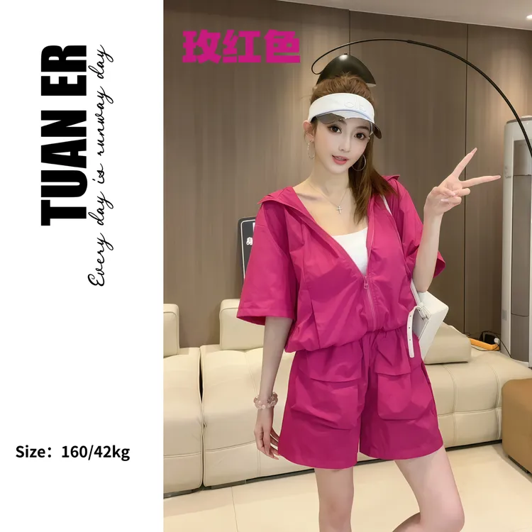 2025夏季防晒套装女设计感休闲显瘦速干连帽短袖短裤运动风两件套