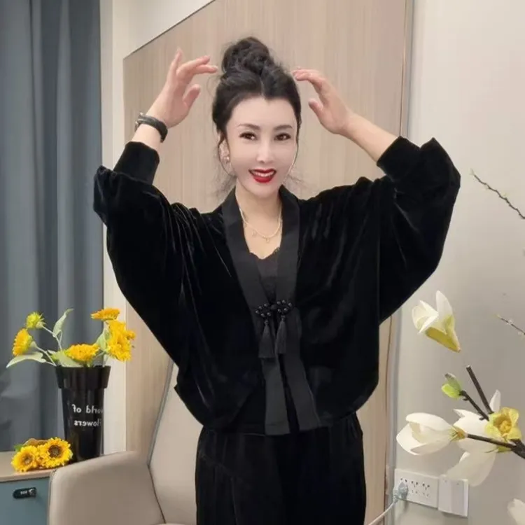 305丝绒外套气质纽扣中国风洋气短款女短外套网红宽松型复古外套