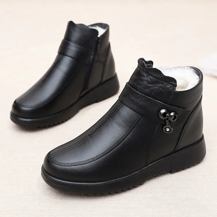 妈妈棉鞋牛皮绵羊毛加厚保暖鞋冬季防滑中老年短靴子女平底老人鞋