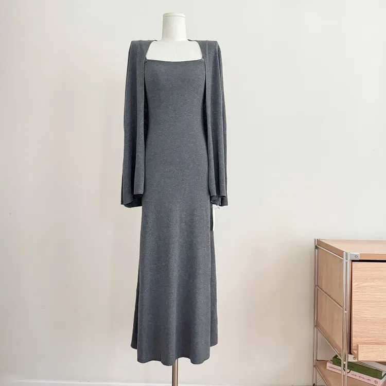 松弛美女 羊毛针织开衫吊带长裙套组