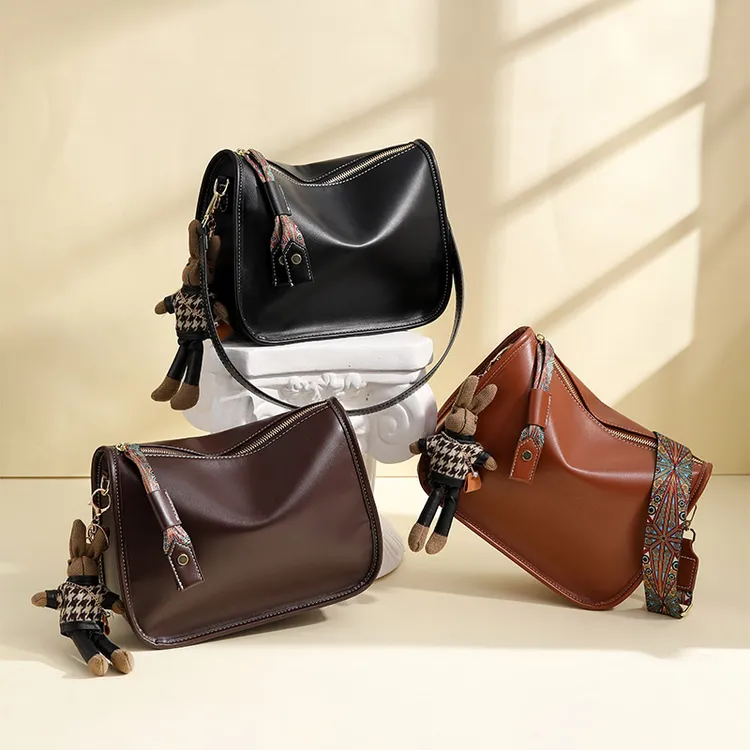 真皮包包简约洋气2025新款枕头包大容量单肩包通勤斜挎宽肩带百搭