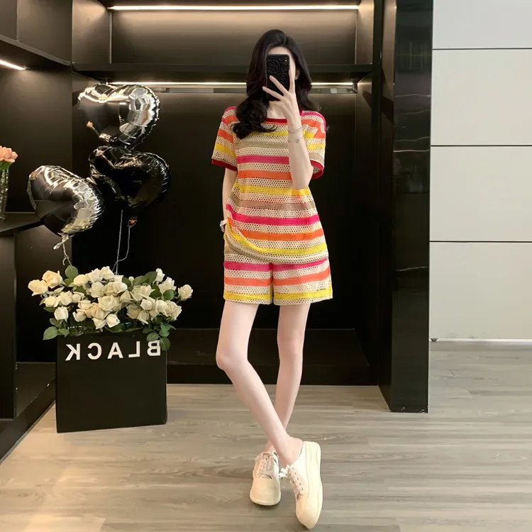 夏季新款彩色条纹镂空宽松版t恤短裤时尚休闲套装女减龄显瘦洋气