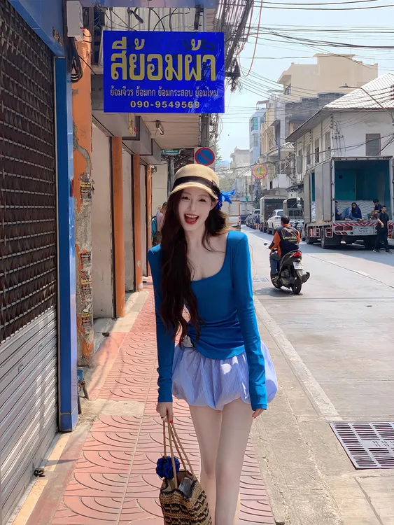 蓝色收腰长袖打底T恤女2025春夏新款高级感修身显瘦百搭休闲上衣