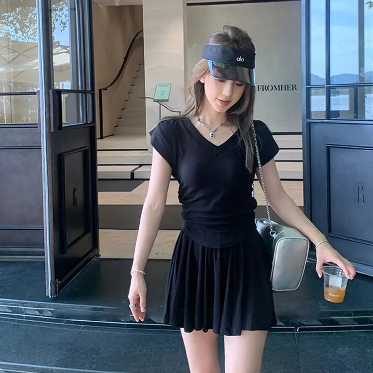 2025夏季新款韩系纯欲v领修身短袖T恤女夏季休闲半身裙套装