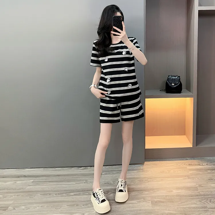 夏季新款条纹短袖T恤女宽松显瘦百搭休闲上衣时尚减龄短裤两件套