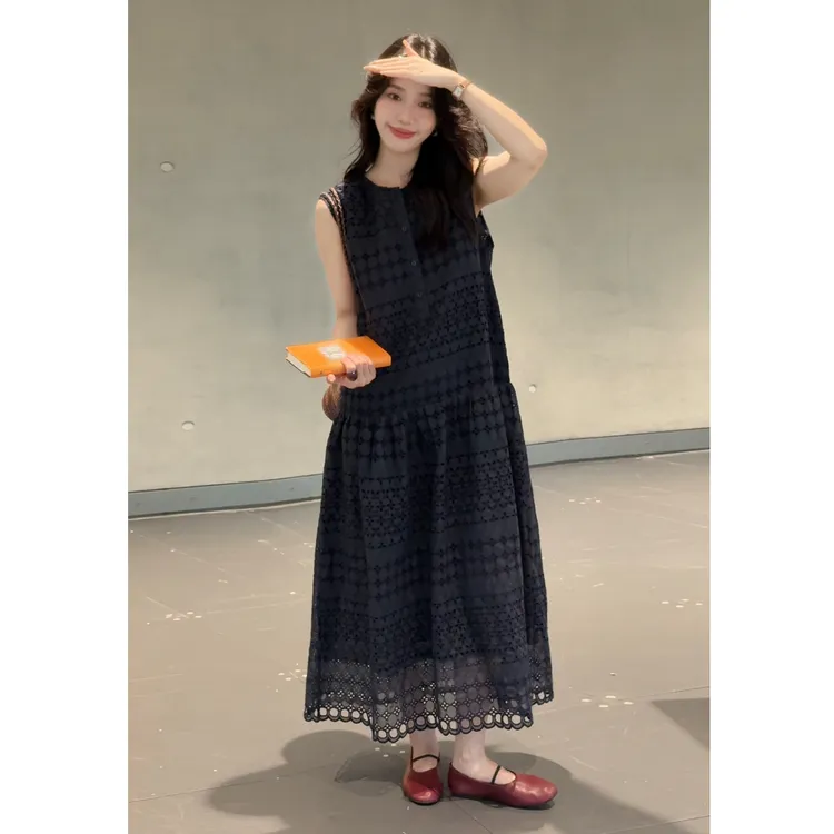 FAR ZOOM  法式镂空无袖温柔甜美度假风连衣裙
