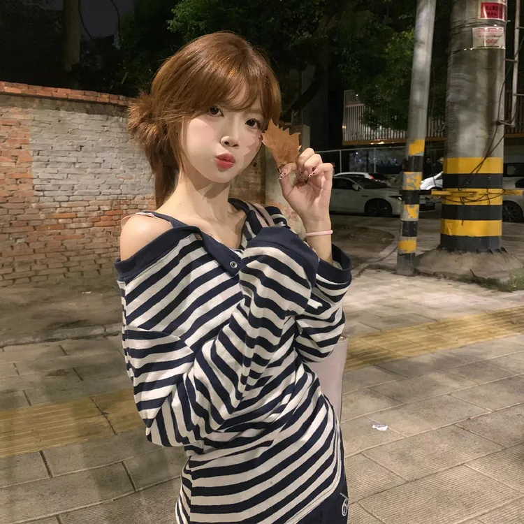 早秋复古条纹长袖露肩t恤女2025新款爆款设计感韩系巨好看的上衣