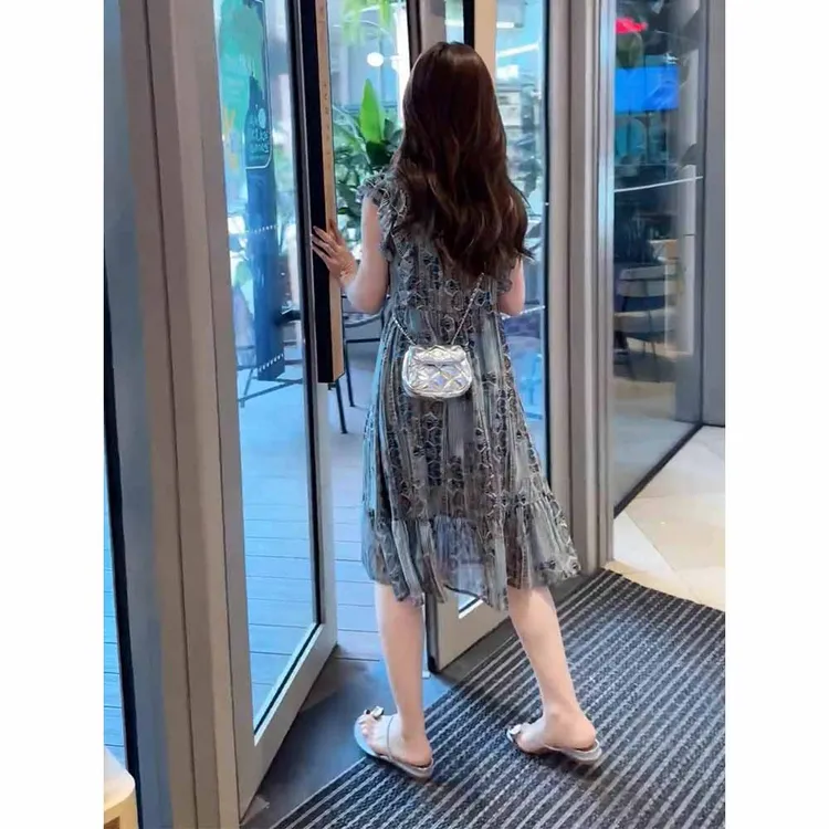 2025新款今年流行爆款气质高级感简单大方的小个子碎花连衣裙女夏