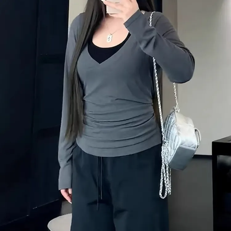 大码胖mm设计感V领假两件长袖t恤女早秋新款胖mm遮肉显瘦内搭上衣