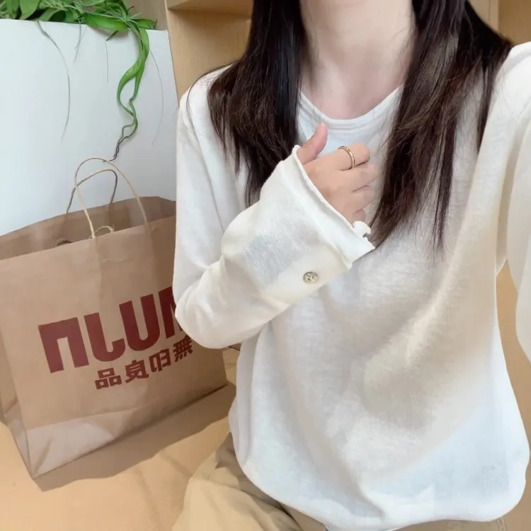白色长袖T恤女2025秋季新款别致小众贝壳纽扣设计感打底衫上衣ins