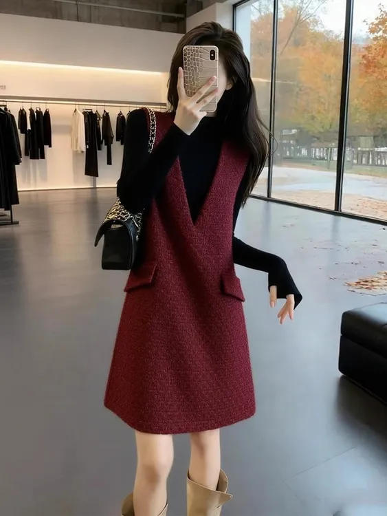 冬季新款独特漂亮时尚高级感简约大方得体小香风红色背心连衣裙女