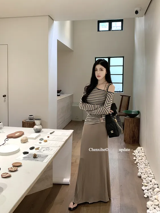 辣妹斜领露单长袖条纹T恤修身显瘦上衣性感挂脖包臀吊带长裙套装